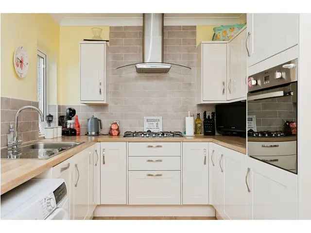 2 Bedroom End Terrace House for Sale