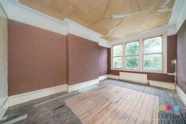 7-Bedroom Semi-Detached House for Sale in London