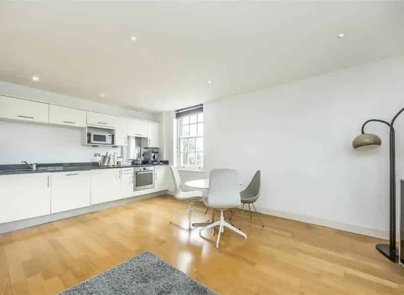2 Bed 2 Bath Apartment Near Clapham Common