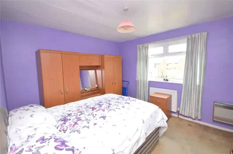 Spacious 3 Bed Semi Detached House Near M62 M1 Motorways