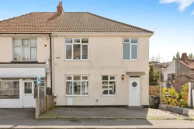 3 Bedroom Semi-Detached House Filton Bristol