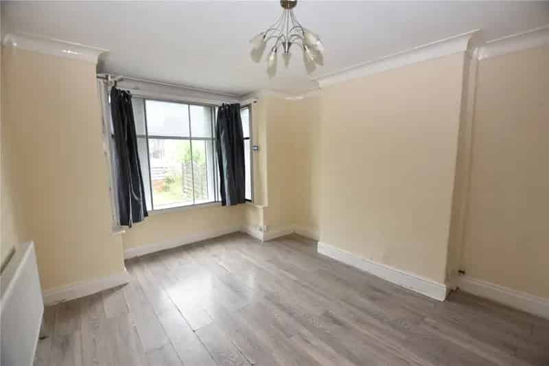 3 Bed Semi Detached House with Loft Room Garage Driveway and Gardens