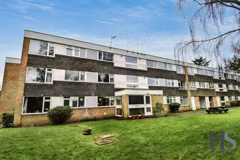 2 Bedroom Apartment to Rent Solihull Ground Floor Private Parking Garage