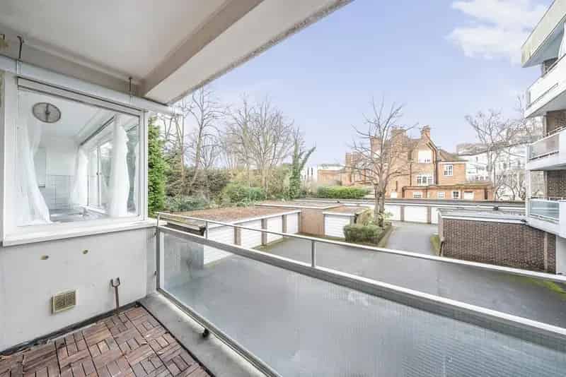 Bright 2-Bedroom Flat in Belsize Park