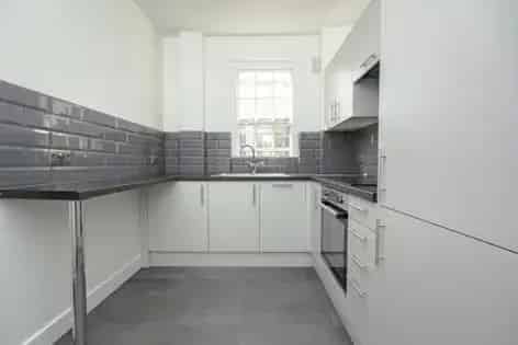 2 Bedroom Flat 90m² London - Newly Refurbished