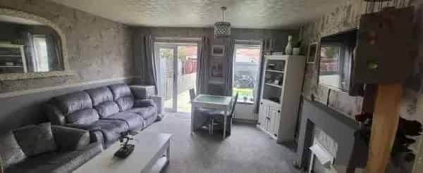 2 Bed House in Cul De Sac with Private Garden