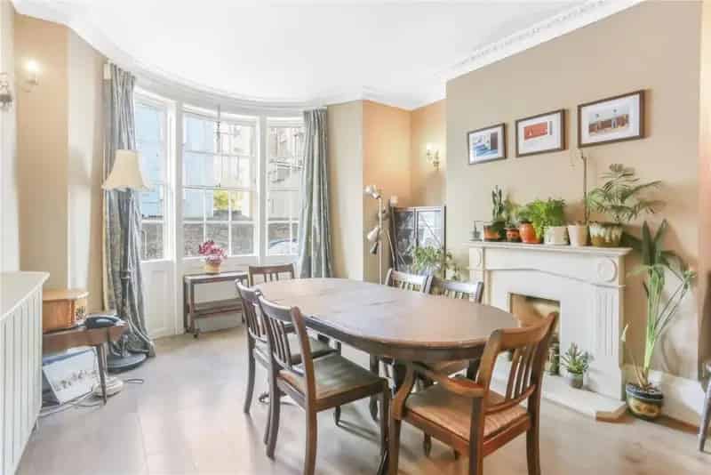 6 Bedroom Teraced House for Sale Near Regency Square