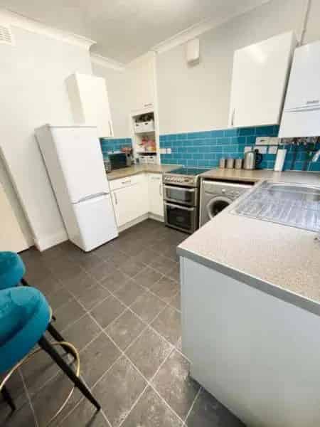 Flat For Rent , Latimer, England