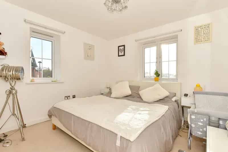 3 Bedroom End Terrace House For Sale