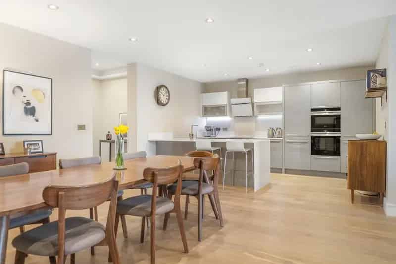 2 Bedroom 2 Bathroom Apartment with Private Garden and Parking