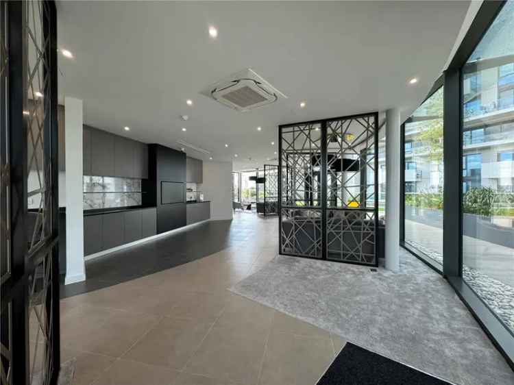 Luxury 4-Bedroom Penthouse Apartment in London