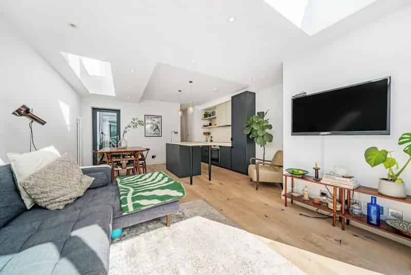 Two Double Bedroom Garden Flat near Wimbledon