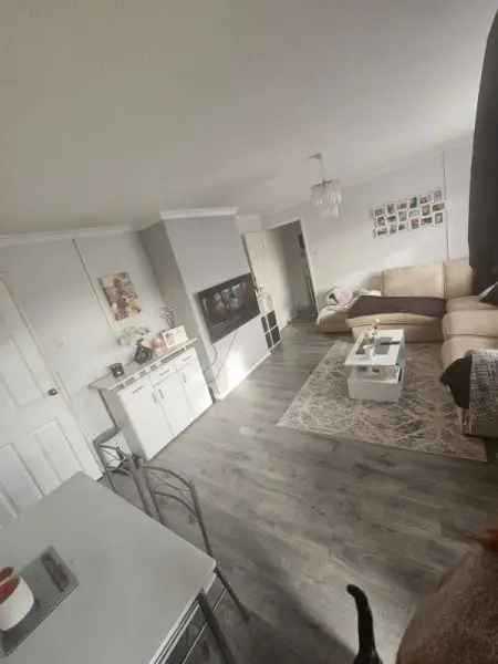 Flat For Rent in Broxbourne, England