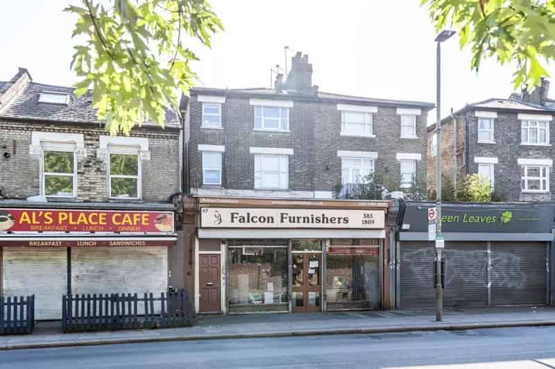 2 Bedroom Flat for Sale in Battersea - Period Features & Excellent Location