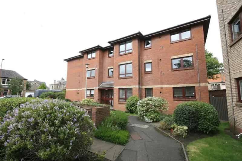 3 Bedroom Flat to Rent in Trinity