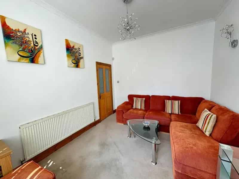 3 Bedroom Mid Terrace House For Sale