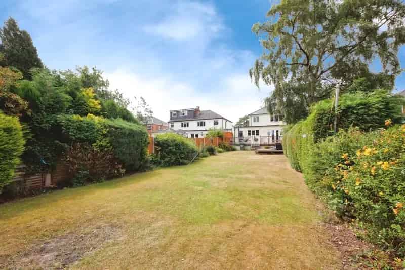 Spacious 3-Bed Semi-Detached Home in Shirley with Garage and Electric Car Charger