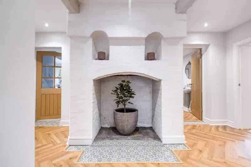 4 Bedroom Cottage for Sale
