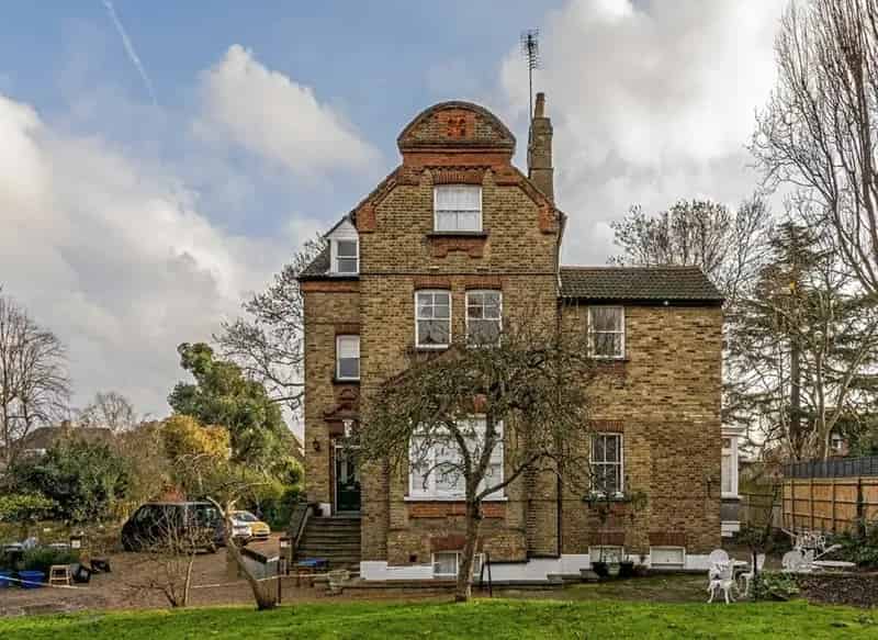 2 Bed Period Conversion Flat Richmond Large Garden Off Street Parking