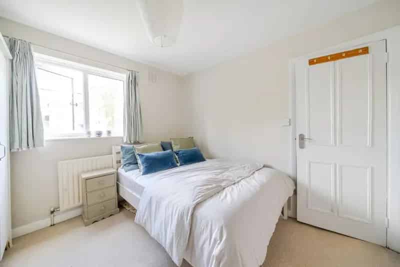 Two Double Bedroom Victorian Apartment - No Onward Chain