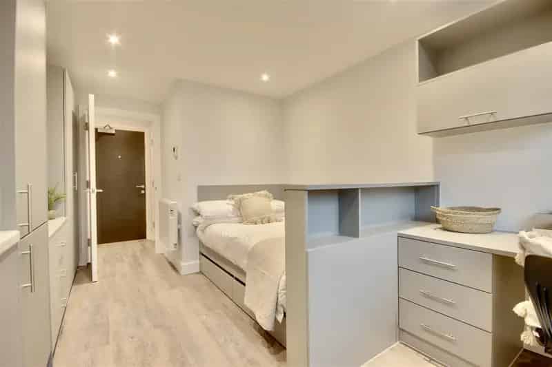 1 Bedroom Studio Apartment Portsmouth City Centre