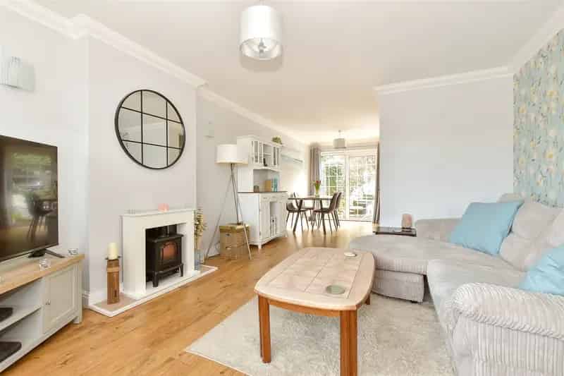 3 Bedroom End Terrace House for Sale Sea Views Totland Bay