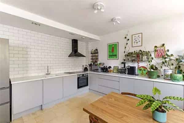 Modern Ground Floor Property in De Beauvoir