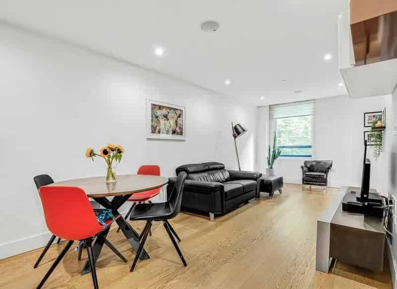 Luxury 2 Bed 2 Bath Flat in Award Winning Development