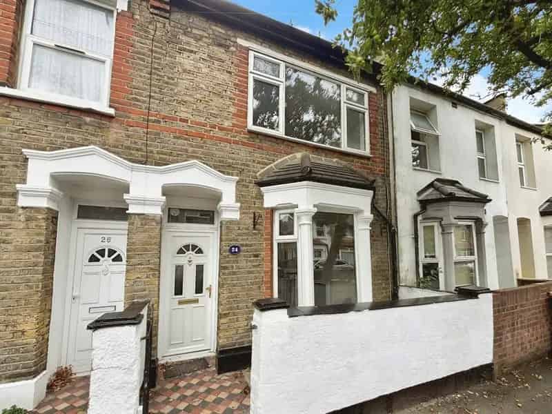 2 Bedroom Mid Terrace House for Rent London E13