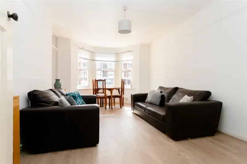 2 Bedroom Flat House to Rent in London