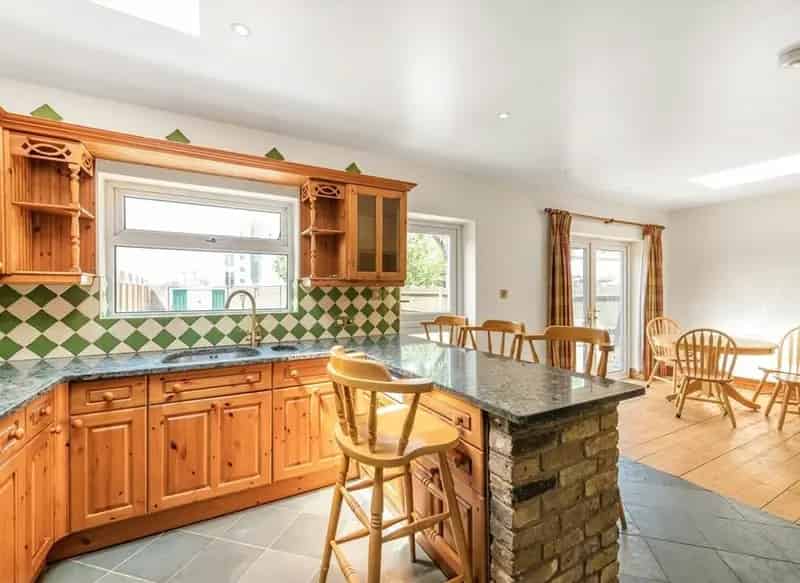 5 Bedroom House Near Perivale Tube - Refurbished