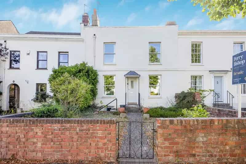 3 Bedroom Terraced House for Sale in Leckhampton