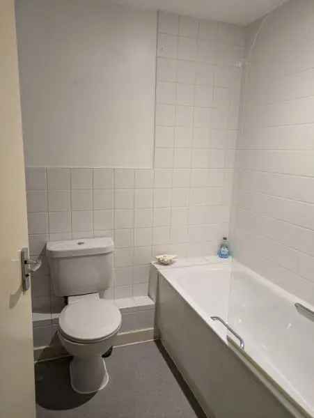 Family Home Near Station Town Centre New Kitchen Bathrooms