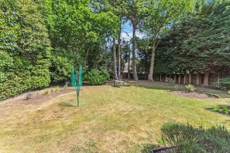6 Bed Family House for Sale Farnham Common
