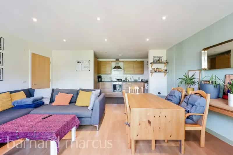 2 Bed Flat Larkhall Park Views Secure Parking