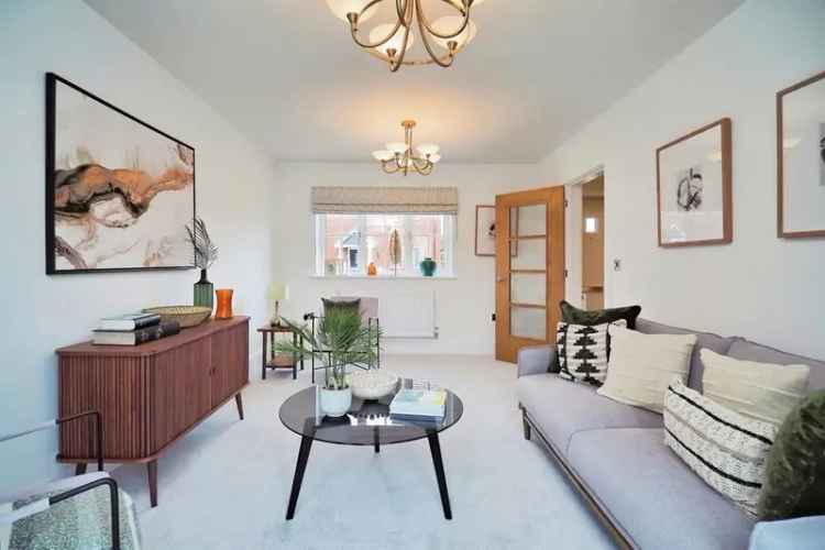 3 Bedroom Semi-Detached Home with Garden and Parking