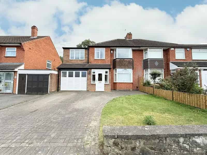 5 Bedroom Semi-Detached House for Sale