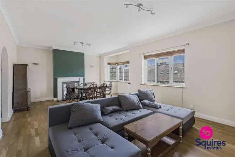 4 Bed Flat for Sale in Hendon Central London