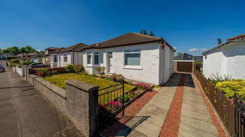 2 Bedroom Detached Bungalow for Sale