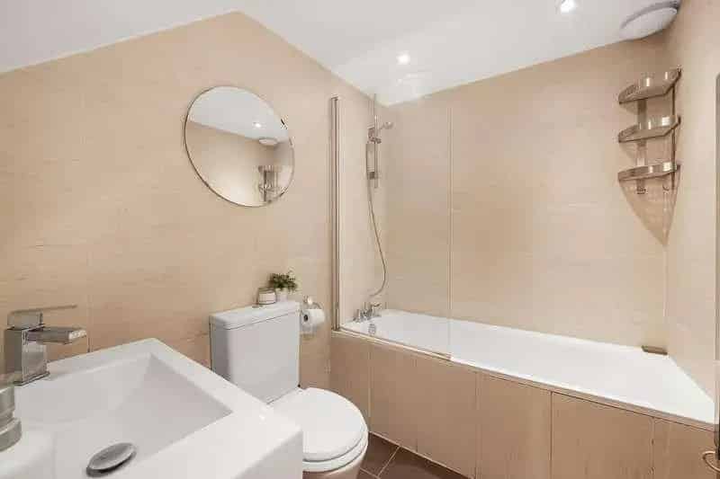 2 bed flat for sale