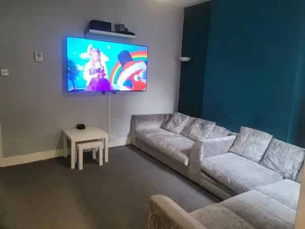3 Bedroom House with Potential 4th Bedroom and Garden Parking