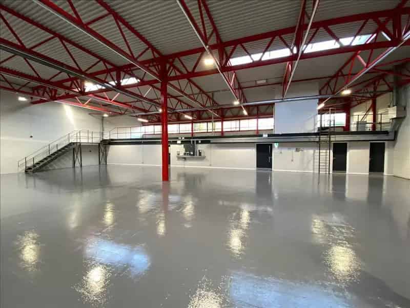 Refurbished Warehouse Livingston - 5m Eaves, On-Site Security, M8 Access