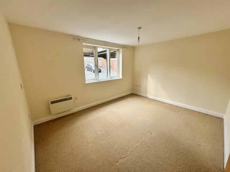 1 Bedroom Apartment Available Now Prime Location