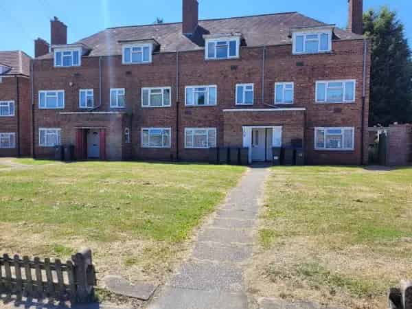 2 Bedroom Maisonette Sheldon B33 Near Schools and Amenities