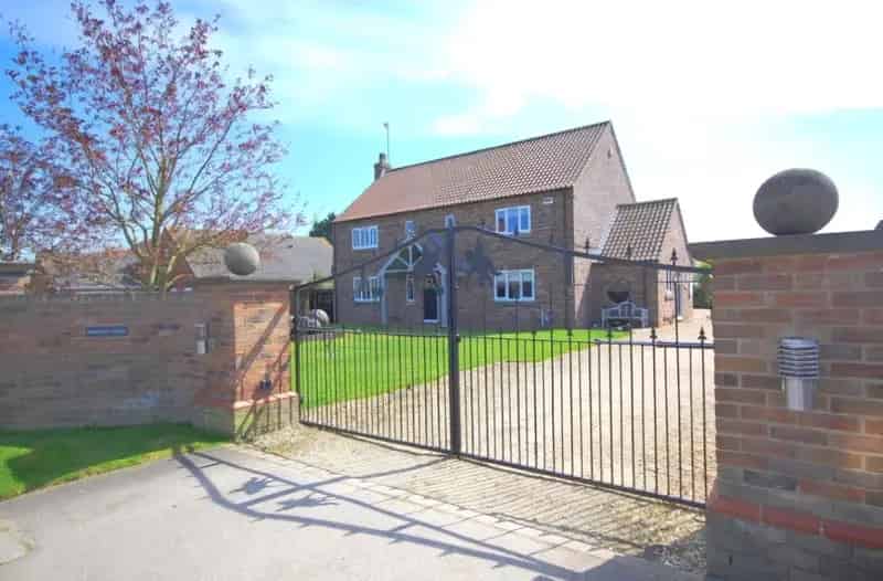 4 Bedroom Detached House with Equestrian Facilities South Kelsey
