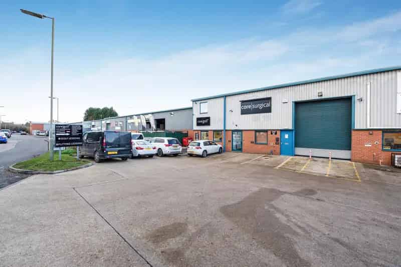 Trade Counter Unit 5168 sq ft with Gym