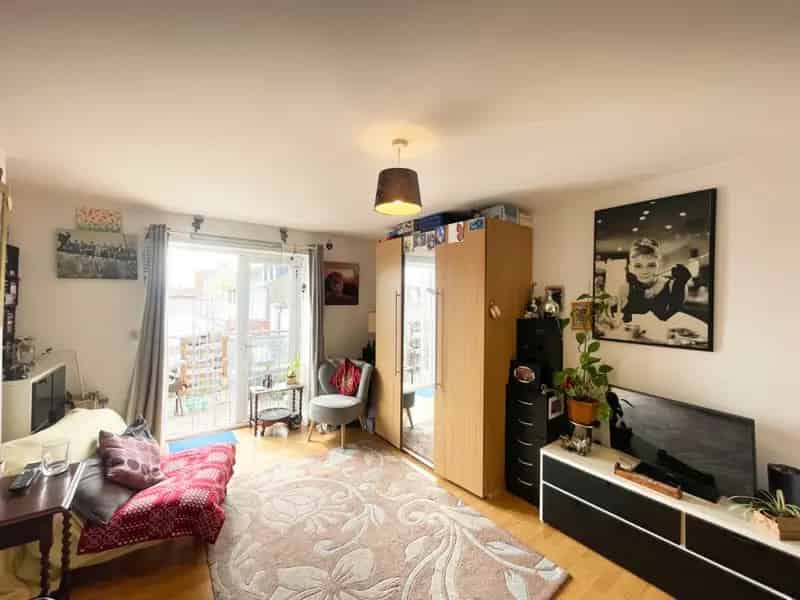 2 Bedroom Flat for Sale Southend High Street