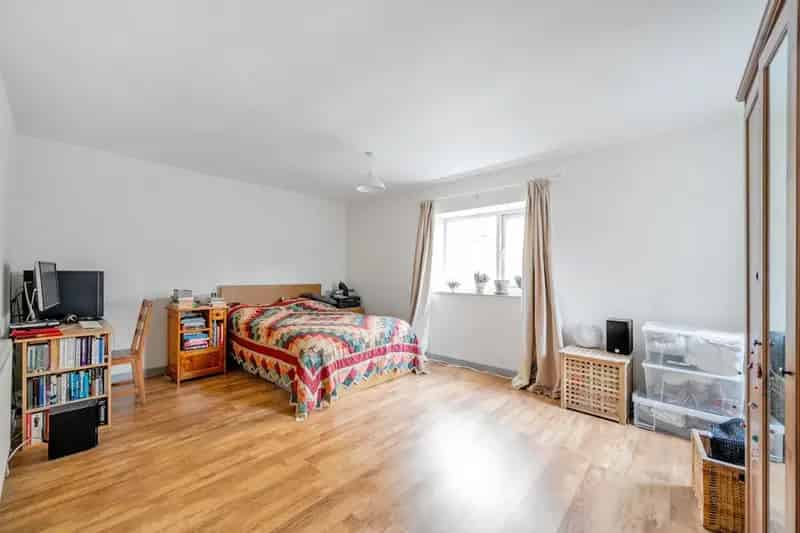 Spacious One-Bedroom Apartment in Chapel Allerton Near City Centre