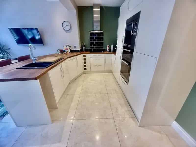 3 Bedroom Semi-Detached House to Rent
