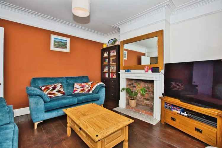 3 Bed House with Conservatory and Garden